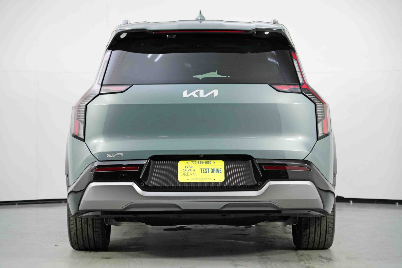 Used 2024 Kia EV9 Land image 11