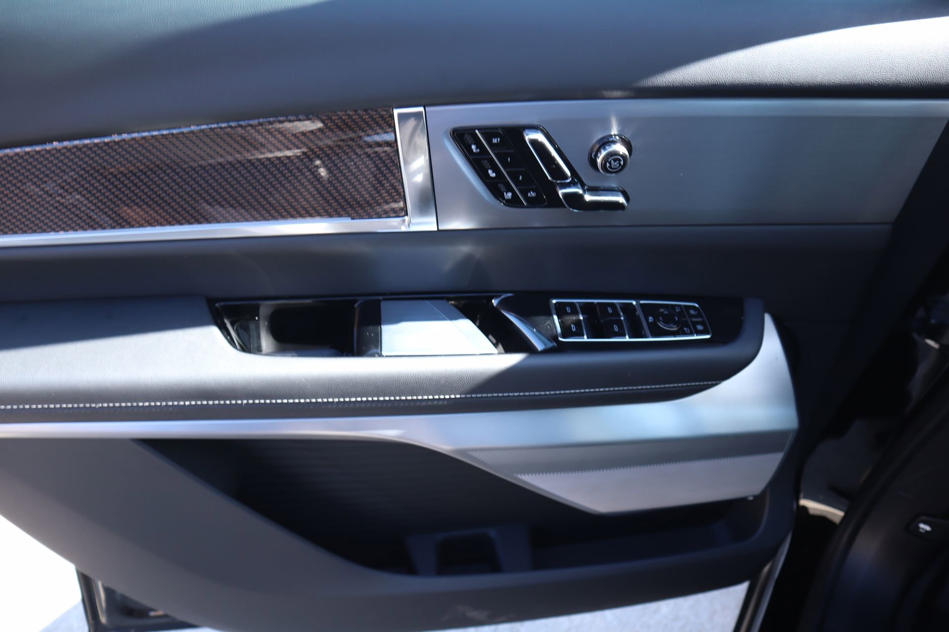 New 2026 Cadillac Vistiq Sport image 17