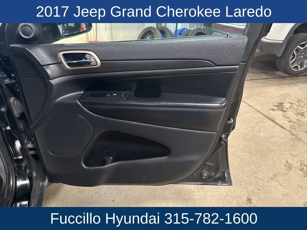 Used 2017 Jeep Grand Cherokee Laredo image 11