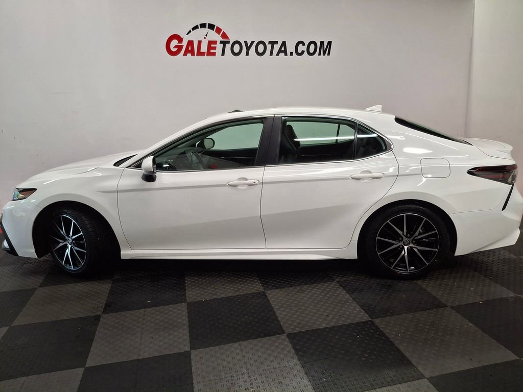 Used 2023 Toyota Camry SE AWD/4WD image 9