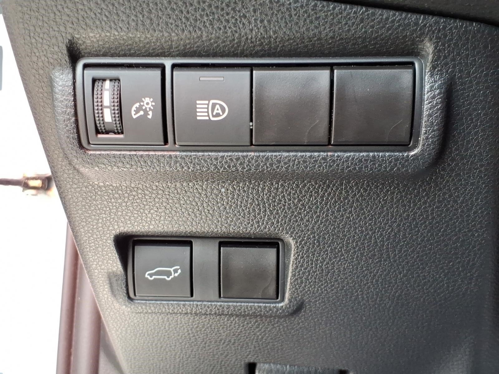 Used 2023 Toyota Corolla Cross XLE w/ Convenience Package AWD/4WD image 16