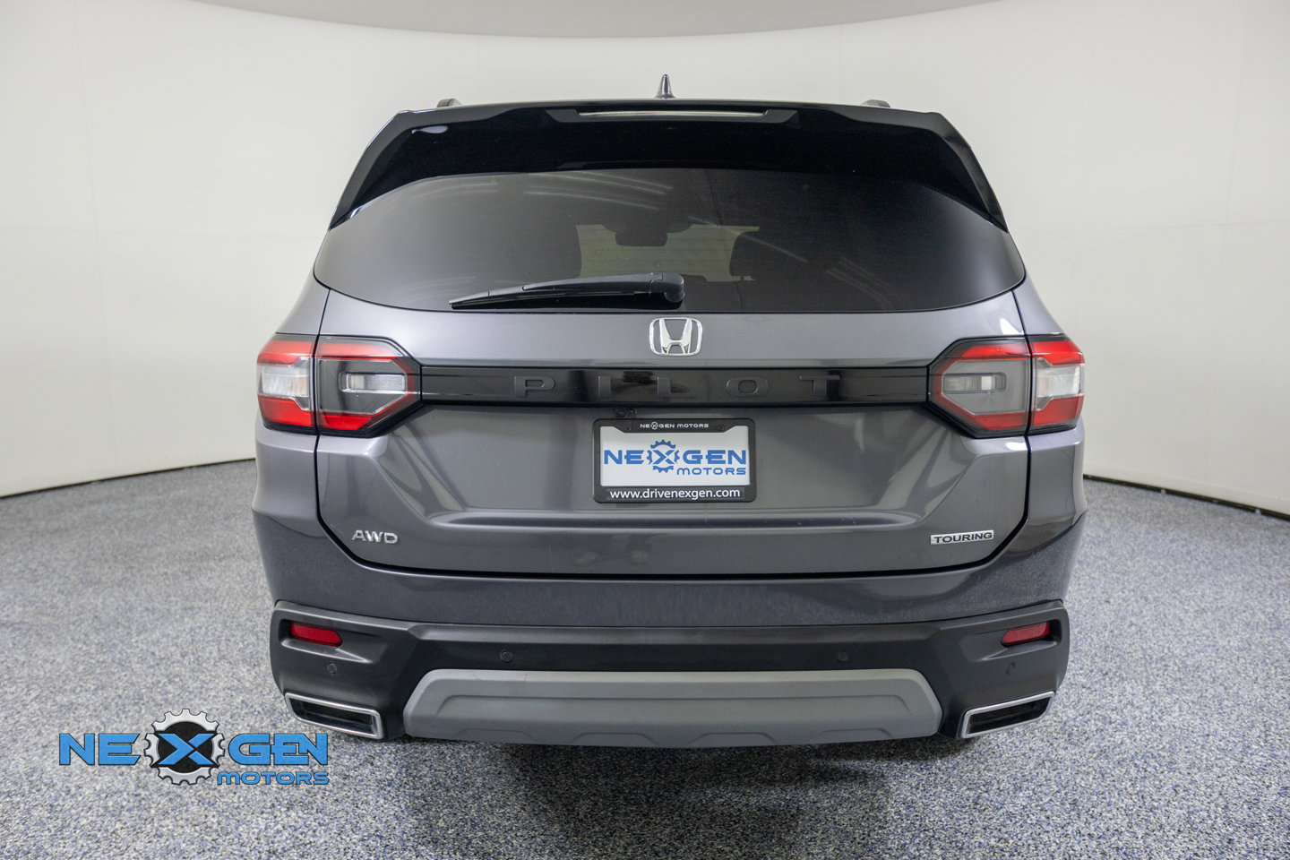 Used 2025 Honda Pilot Touring image 7