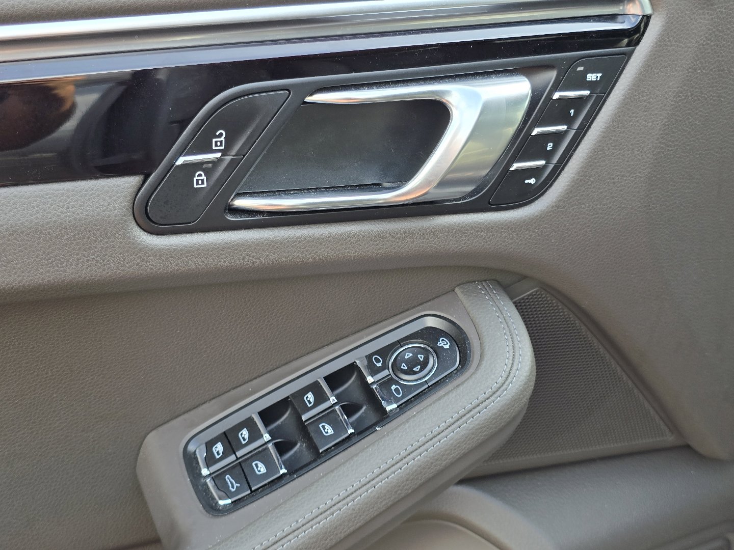 Used 2023 Porsche Macan Turbo image 29