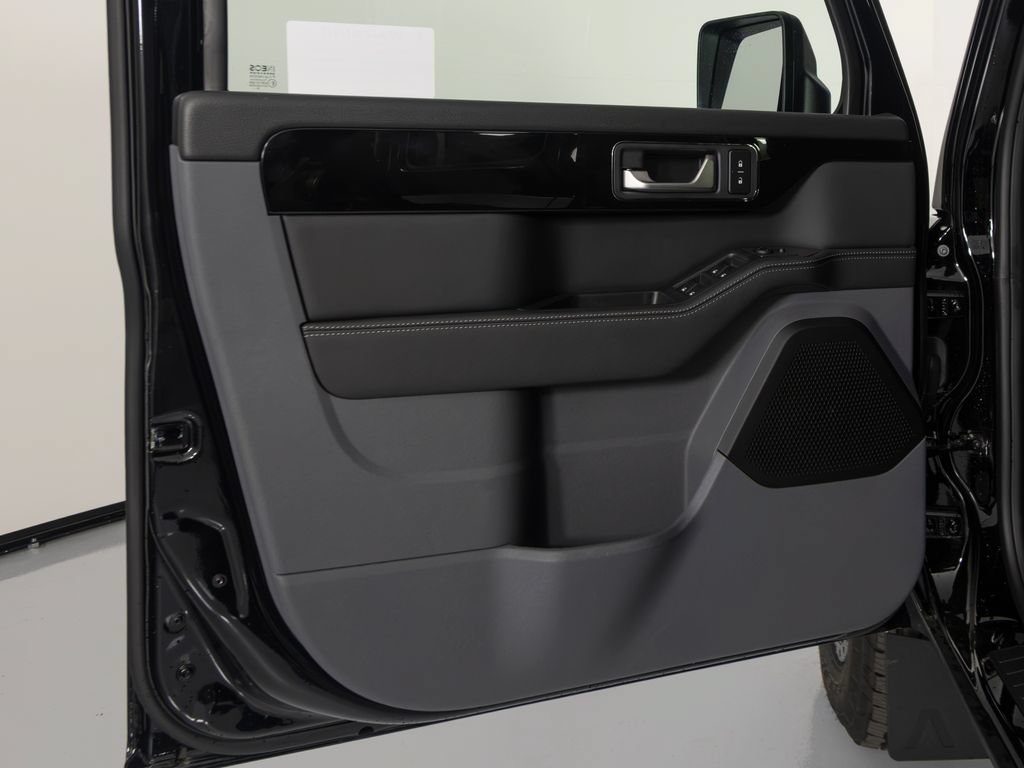 New 2026 INEOS Grenadier Quartermaster Black Edition AWD/4WD image 10