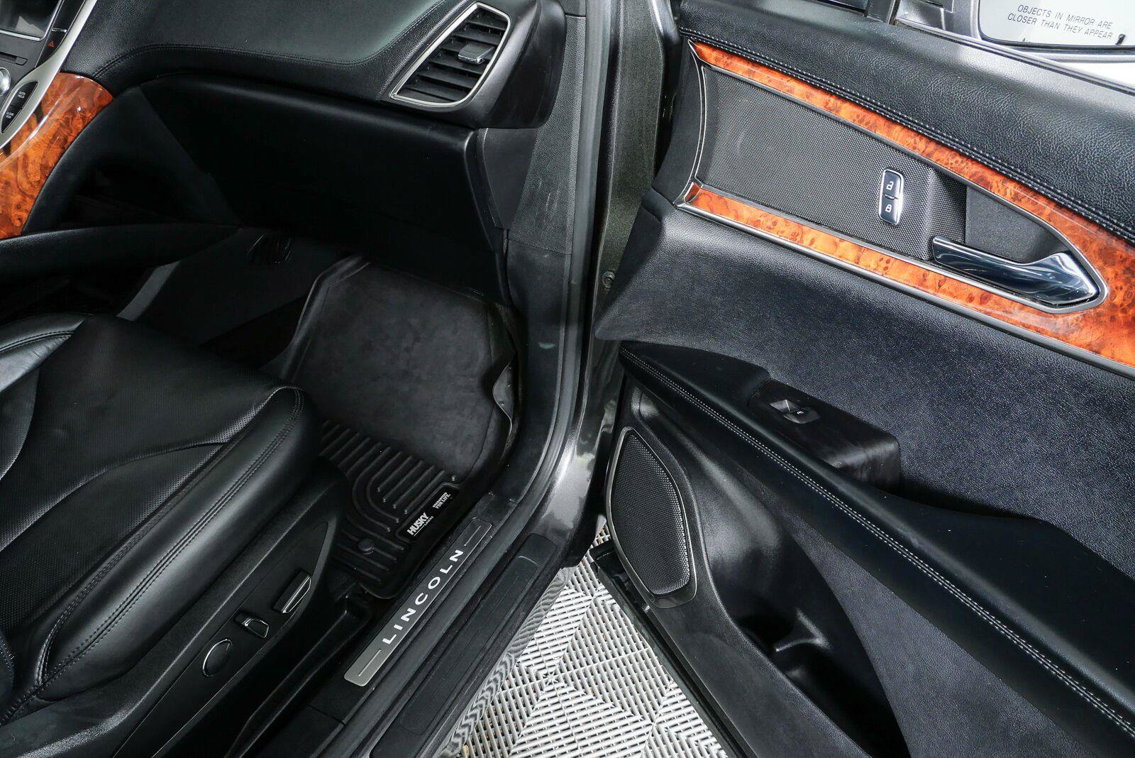 Used 2018 Lincoln MKX Reserve w/ Lincoln MKX Climate Package FWD image 25
