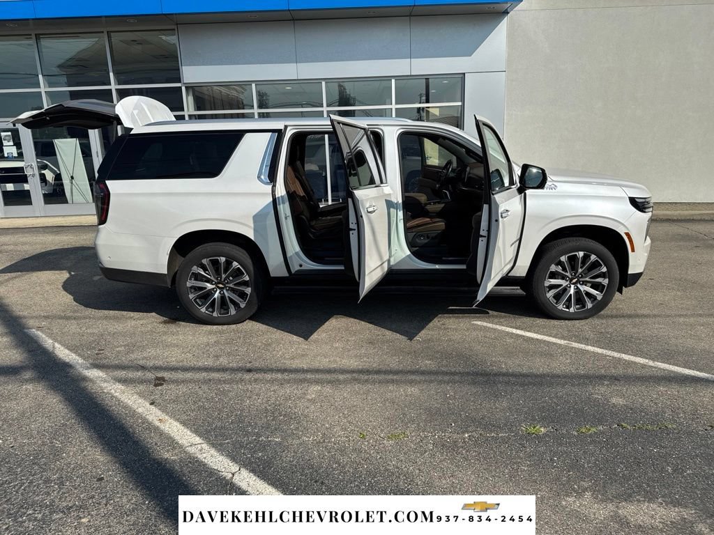Used 2025 Chevrolet Suburban High Country AWD/4WD image 36