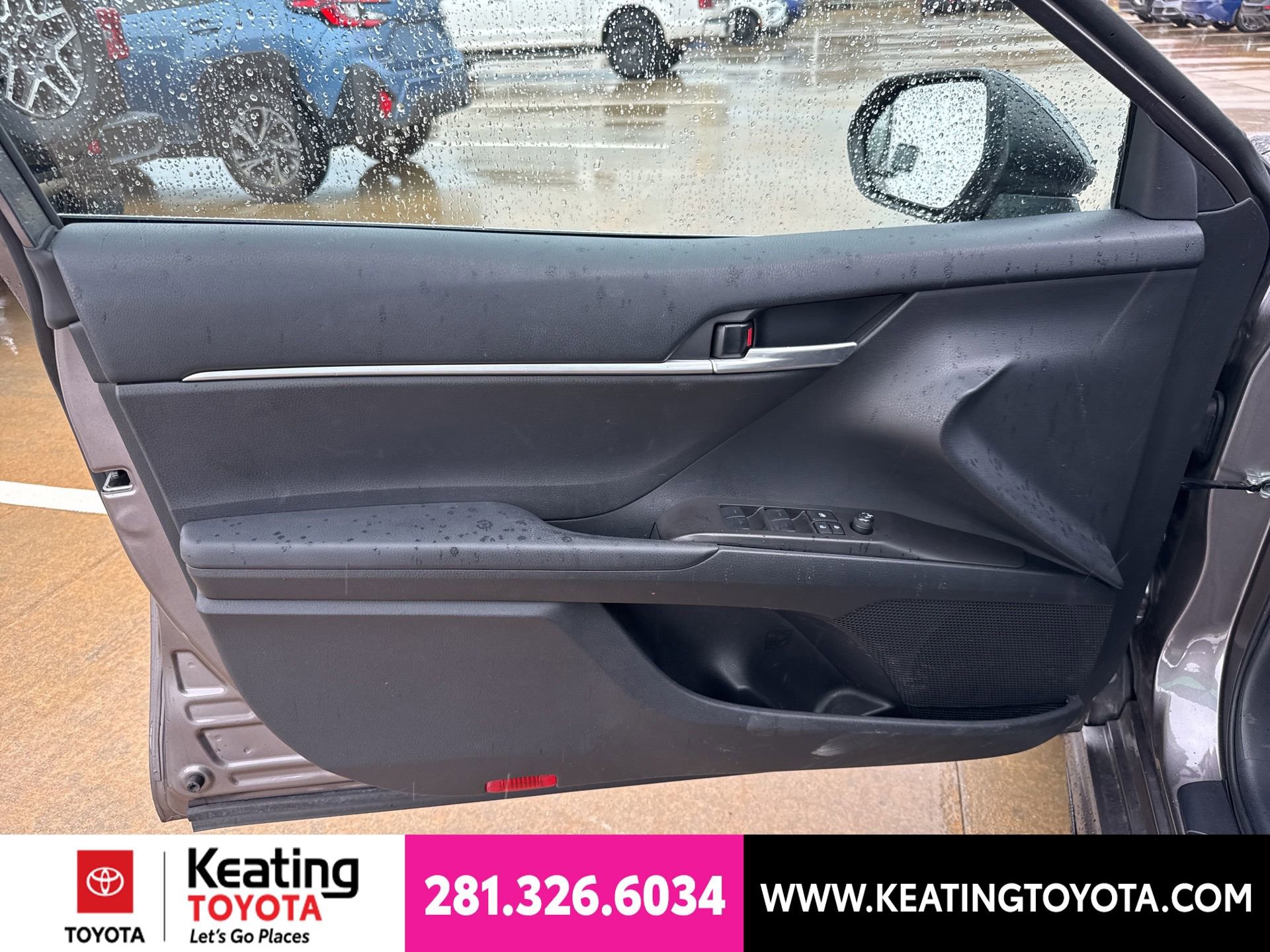 Used 2023 Toyota Camry SE FWD image 10