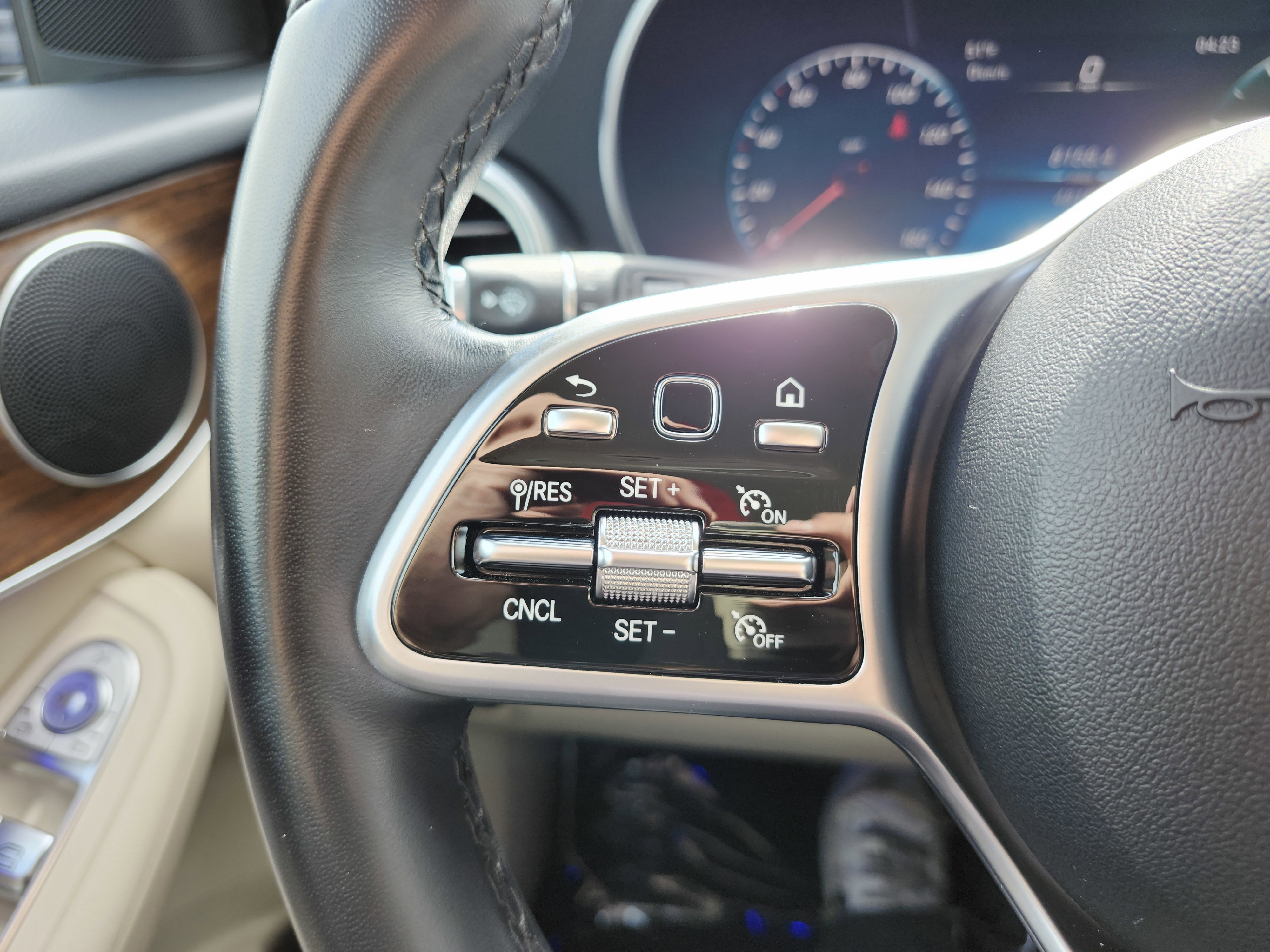 Used 2022 Mercedes-Benz GLC 300 4MATIC image 34