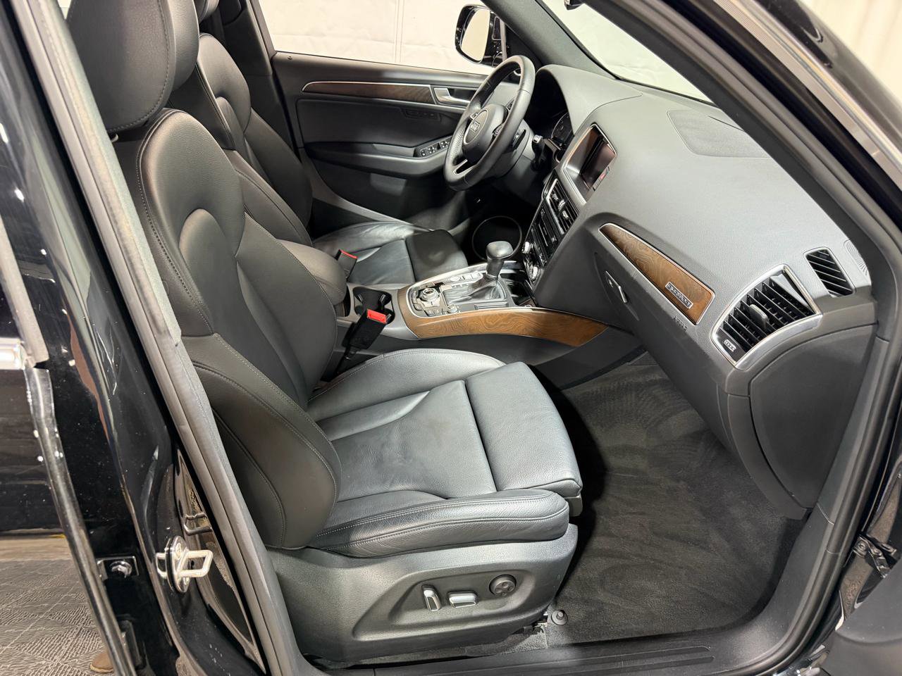 Used 2016 Audi Q5 2.0T Premium Plus w/ Technology Package AWD/4WD image 12