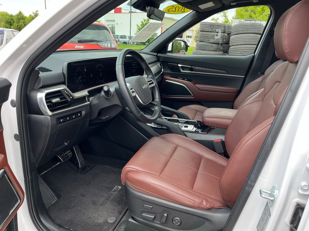 Certified 2025 Kia Telluride SX w/ SX Captain's Chair Package AWD/4WD image 12