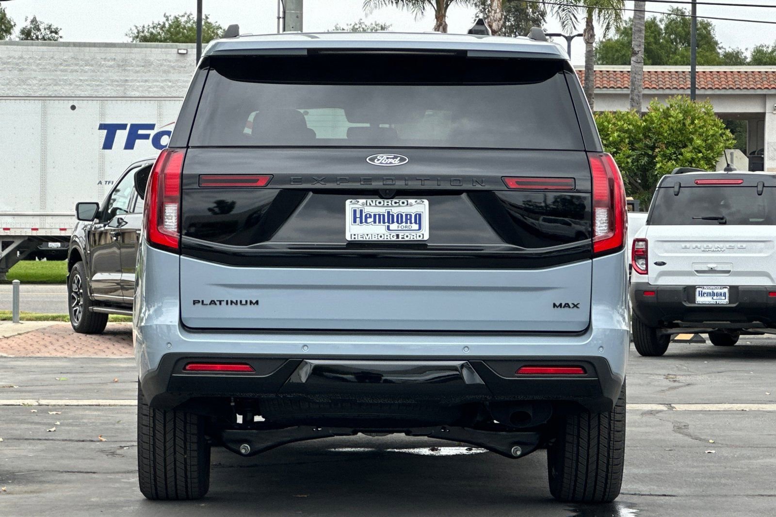 New 2026 Ford Expedition Max Platinum w/ Stealth Appearance Package image 5