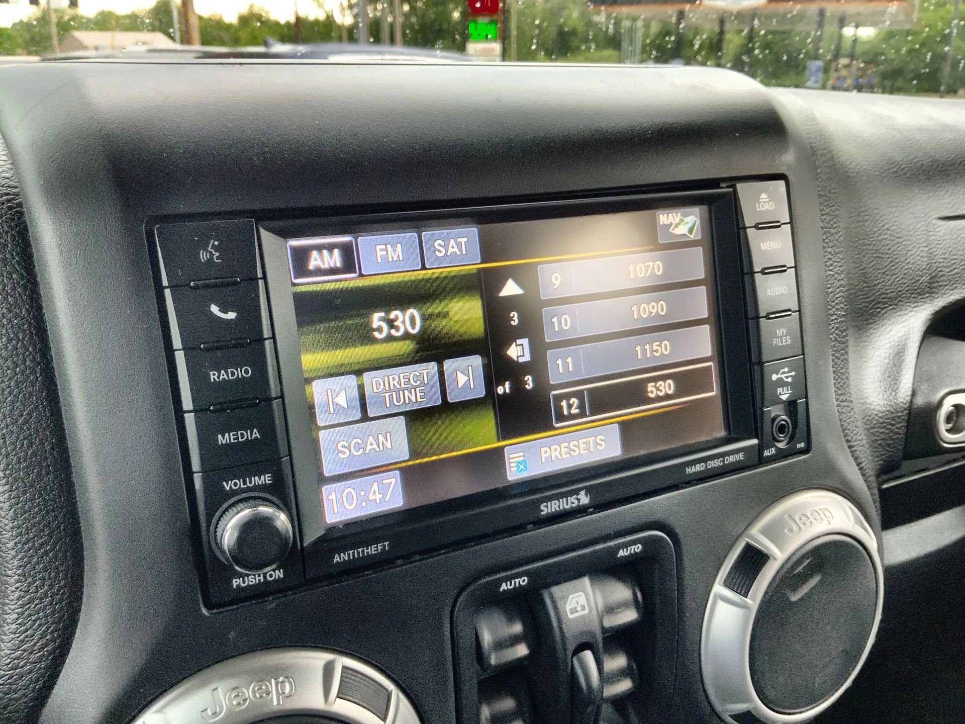 Used 2016 Jeep Wrangler Unlimited Sahara w/ Connectivity Group AWD/4WD image 12