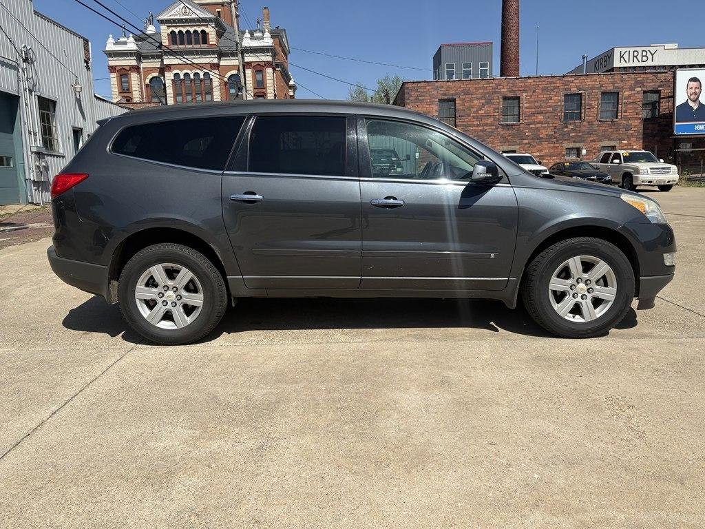 Used 2010 Chevrolet Traverse LT FWD image 9