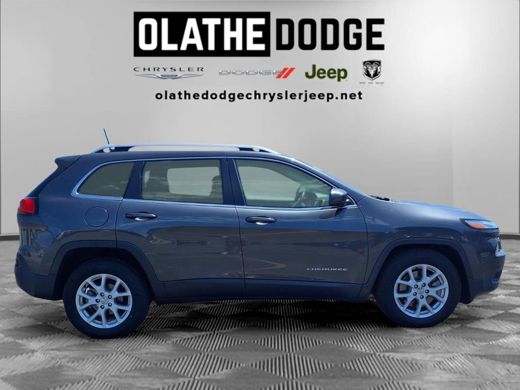 Used 2016 Jeep Cherokee Latitude w/ Safety/Convenience Group FWD image 27