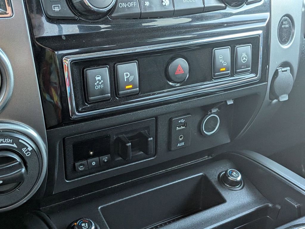 Used 2018 Nissan Titan Platinum Reserve AWD/4WD image 27