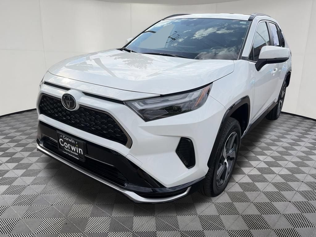 Used 2025 Toyota RAV4 SE AWD/4WD image 3