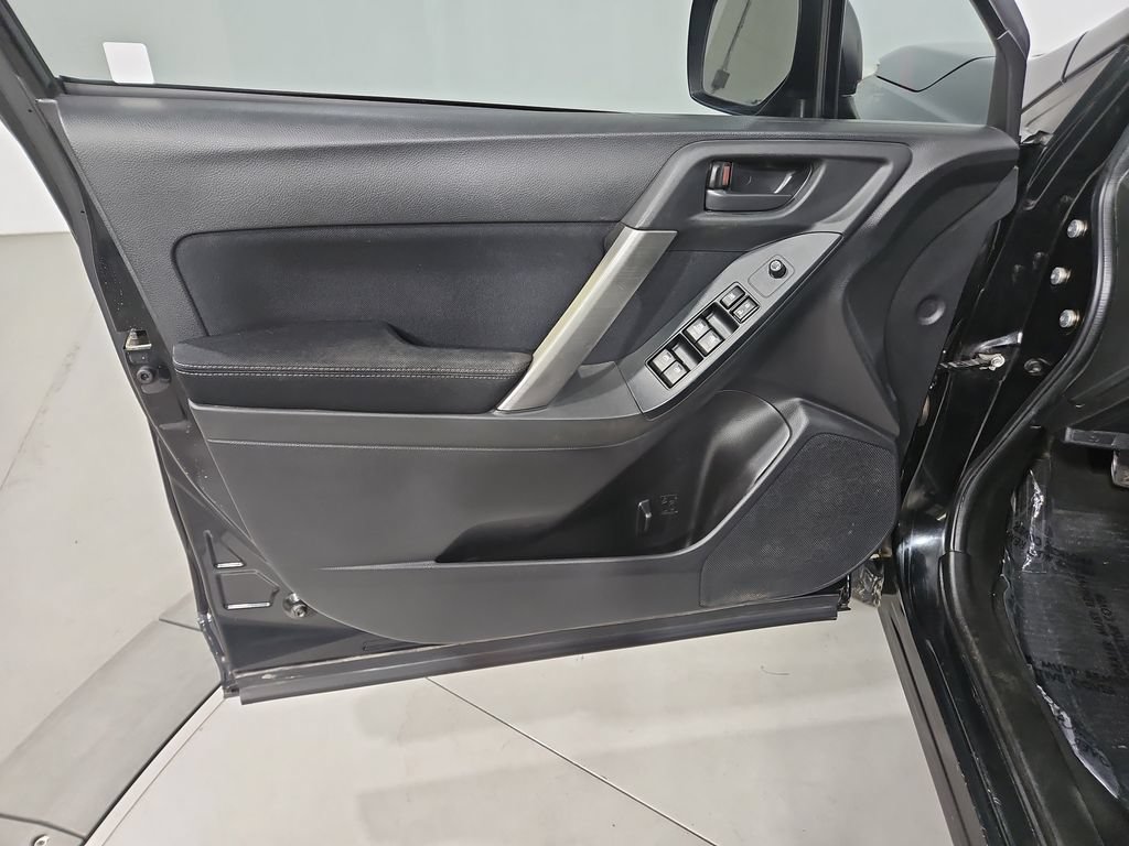 Used 2014 Subaru Forester 2.5i AWD/4WD image 11