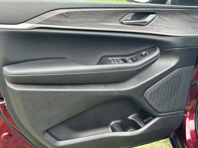 New 2026 Jeep Grand Cherokee Altitude AWD/4WD image 24