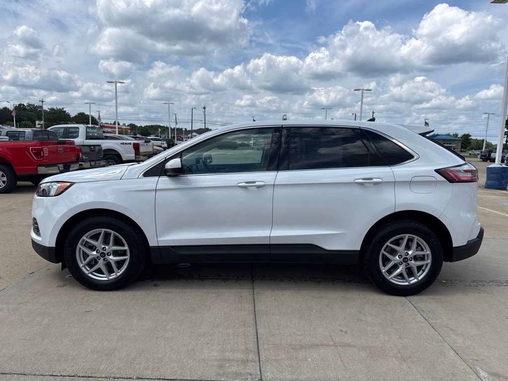 Used 2024 Ford Edge SEL w/ Convenience Package AWD/4WD image 3