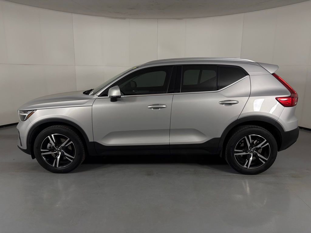 Used 2023 Volvo XC40 B5 Plus w/ Protection Package image 5