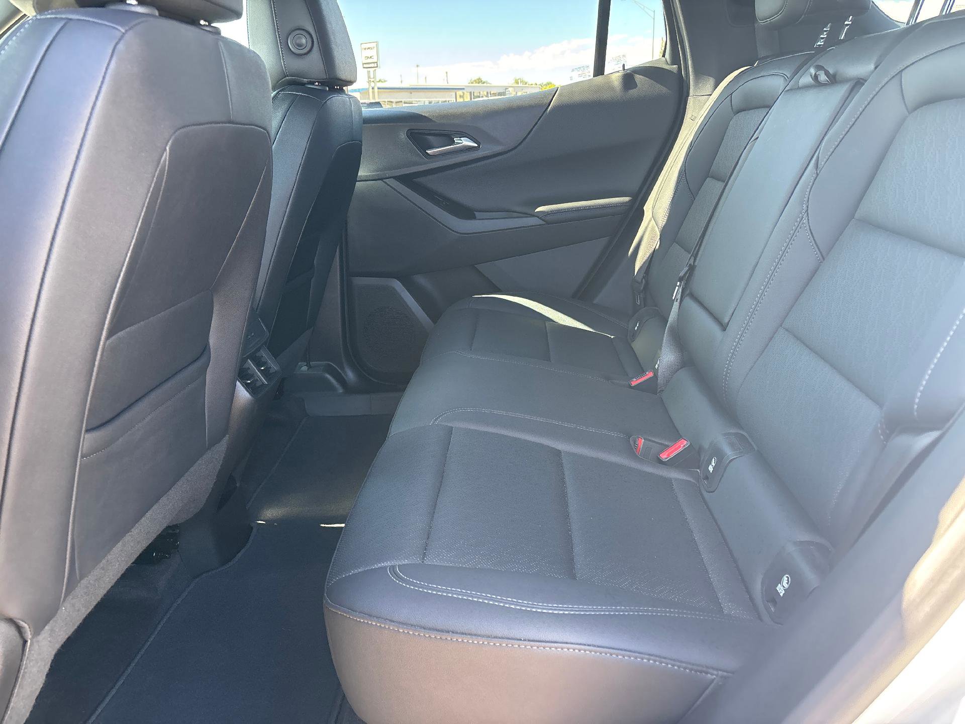 Used 2025 Chevrolet Equinox LT w/ Convenience Package II image 31
