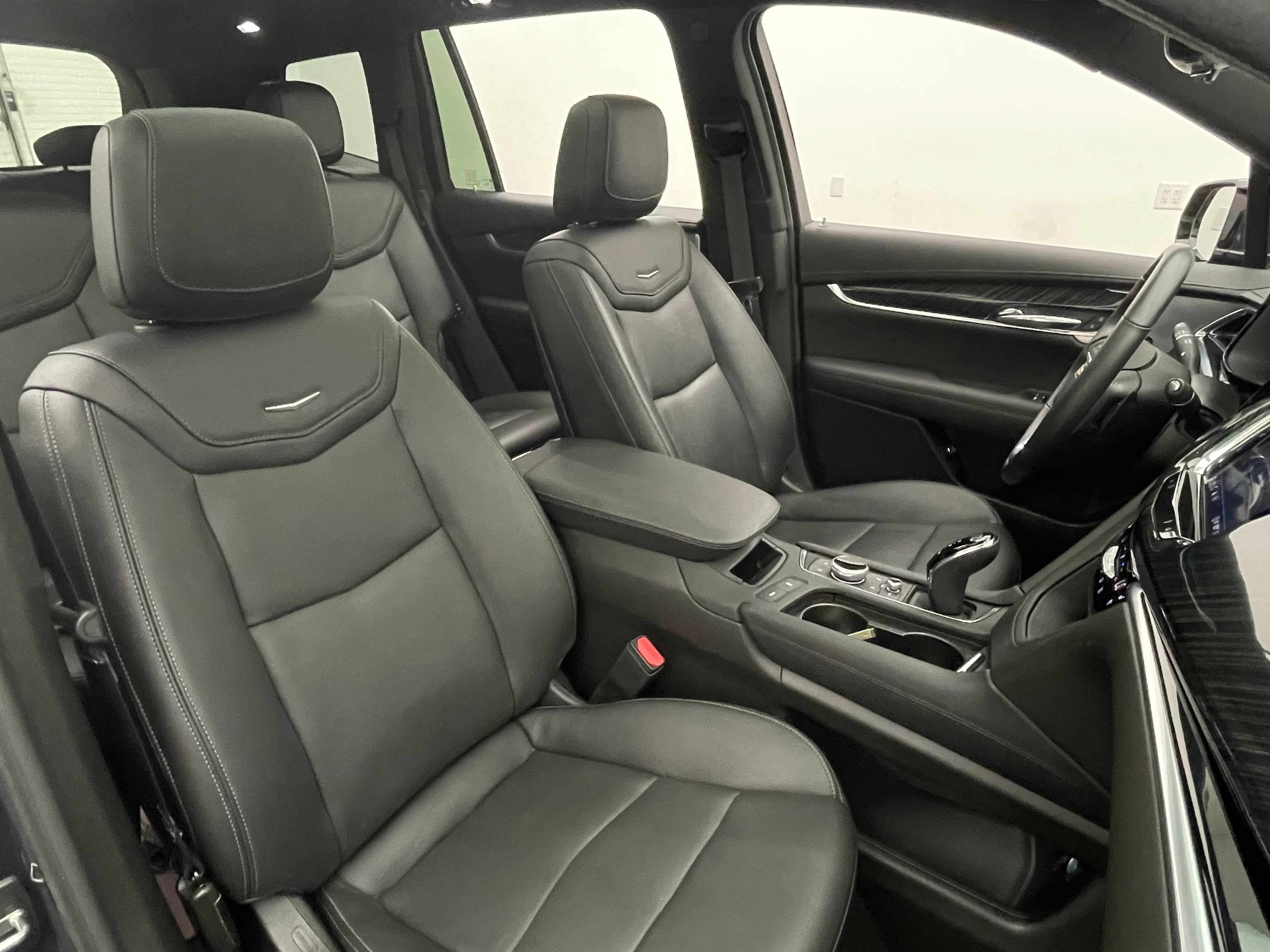 Used 2023 Cadillac XT6 Premium Luxury w/ Technology Package AWD/4WD image 40