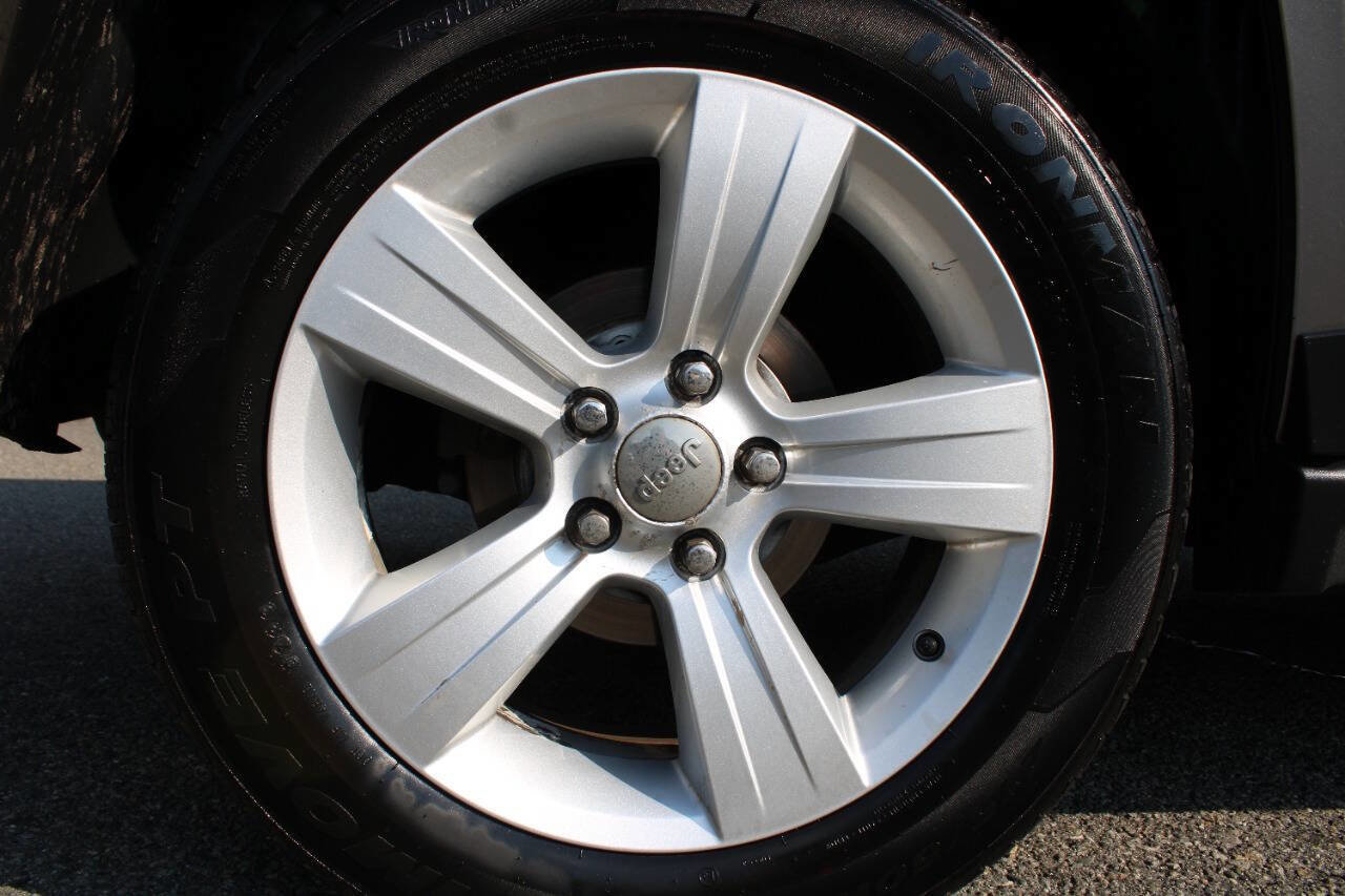 Used 2016 Jeep Compass Latitude image 21