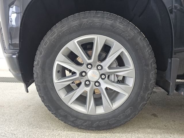 Used 2022 Chevrolet Silverado 1500 High Country w/ Technology Package image 10