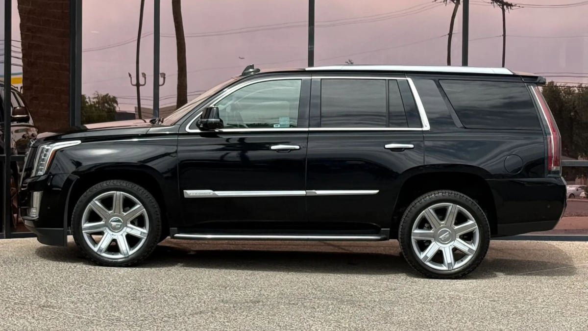 Used 2018 Cadillac Escalade Luxury AWD/4WD image 4