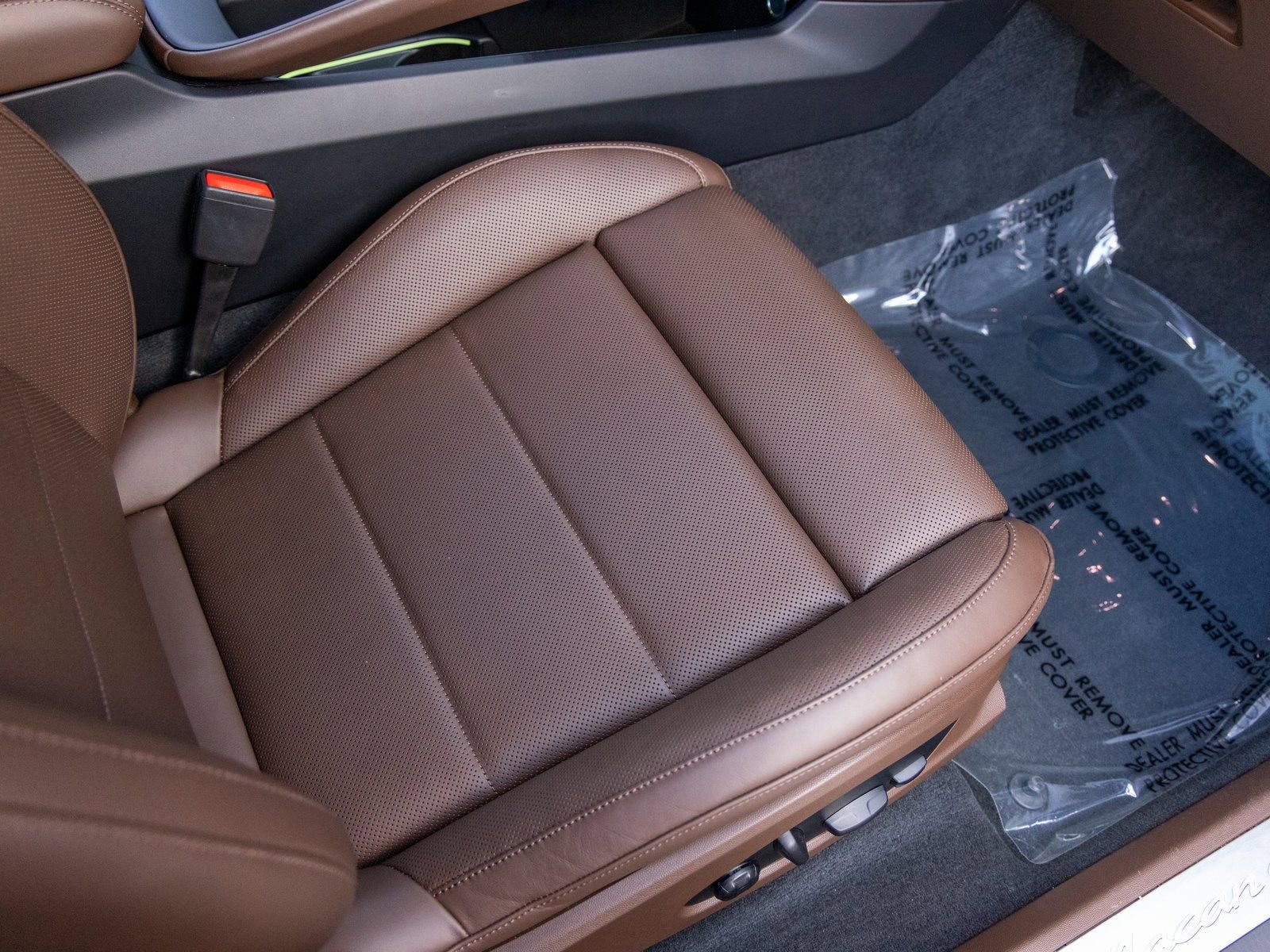 Certified 2025 Porsche Macan 4 Electric image 50