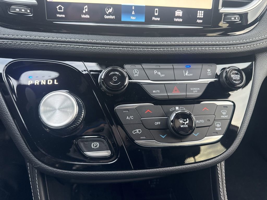 New 2026 Chrysler Pacifica Limited w/ S Appearance Package image 32