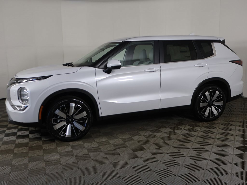 New 2025 Mitsubishi Outlander SE image 19