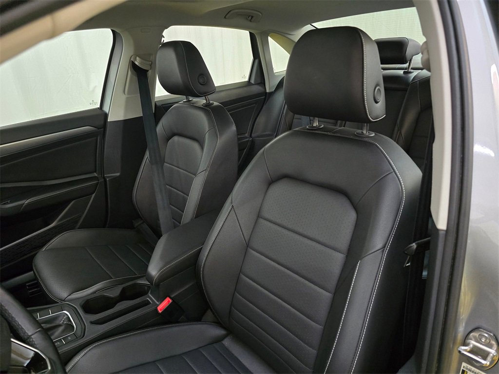 Used 2023 Volkswagen Jetta SE w/ Panoramic Sunroof Package image 21