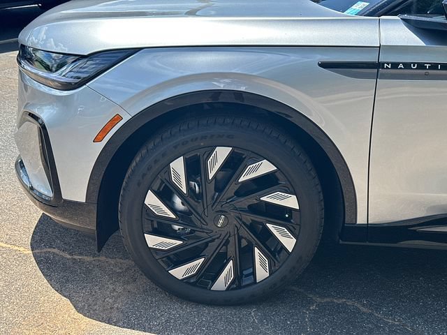 New 2026 Lincoln Nautilus Reserve w/ Jet Appearance Package AWD/4WD image 12