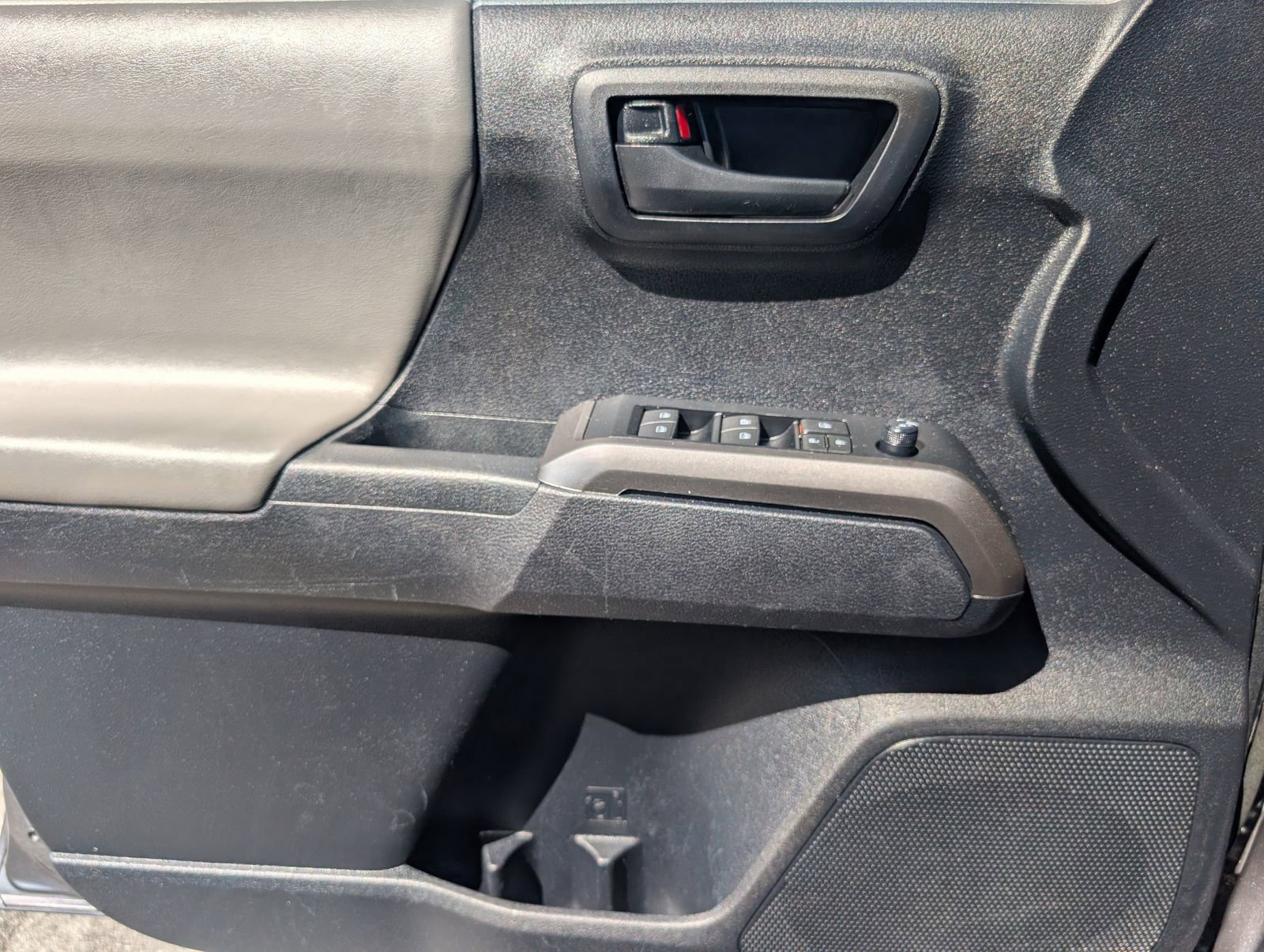 Used 2021 Toyota Tacoma SR5 w/ Blackout Package (TMS) image 22