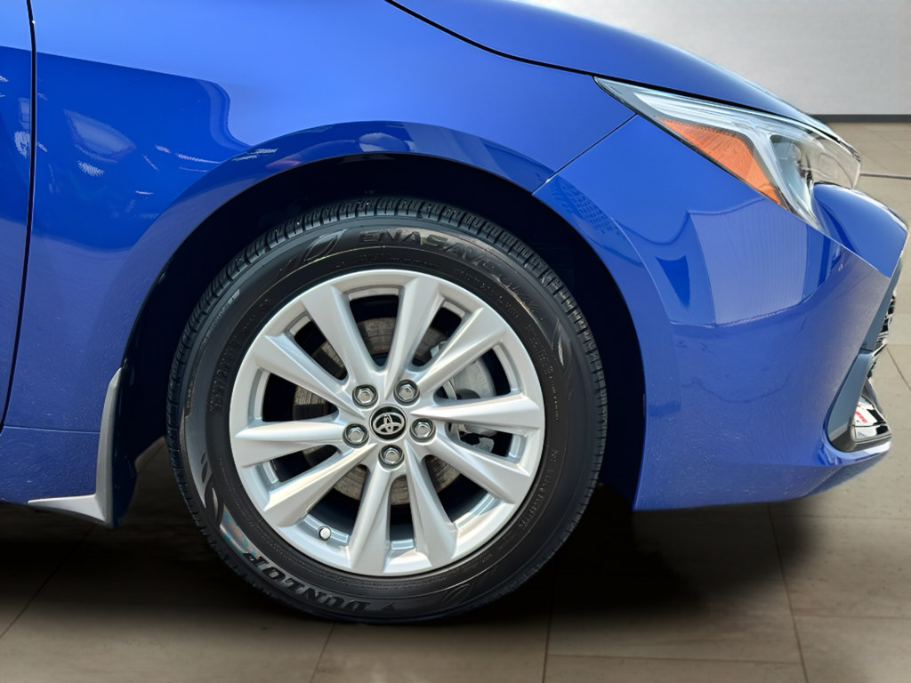 Used 2025 Toyota Corolla SE w/ SE Package FWD image 39