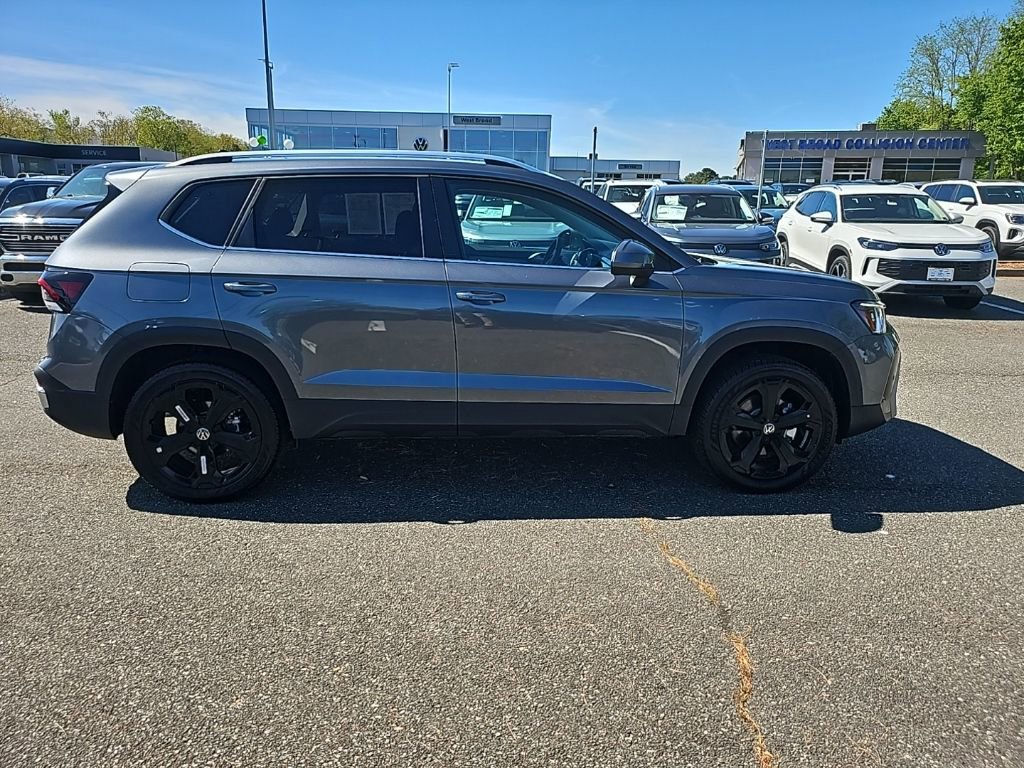 Certified 2025 Volkswagen Taos SEL image 5