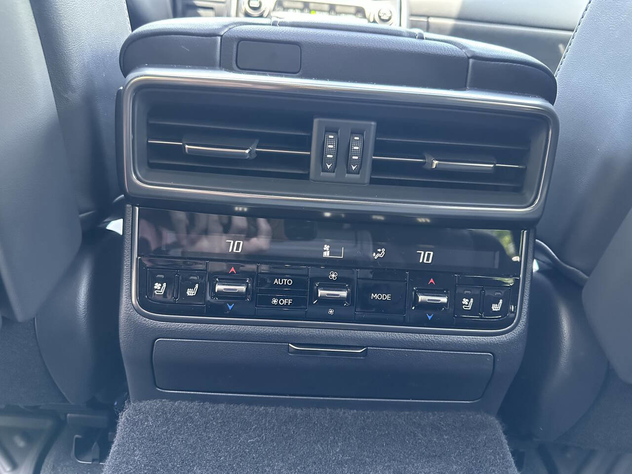 Used 2026 Lexus LX 700h Luxury AWD/4WD image 19