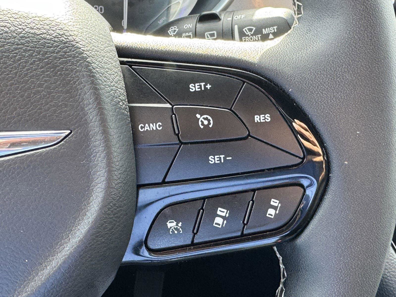 Used 2024 Chrysler Pacifica Touring FWD image 19