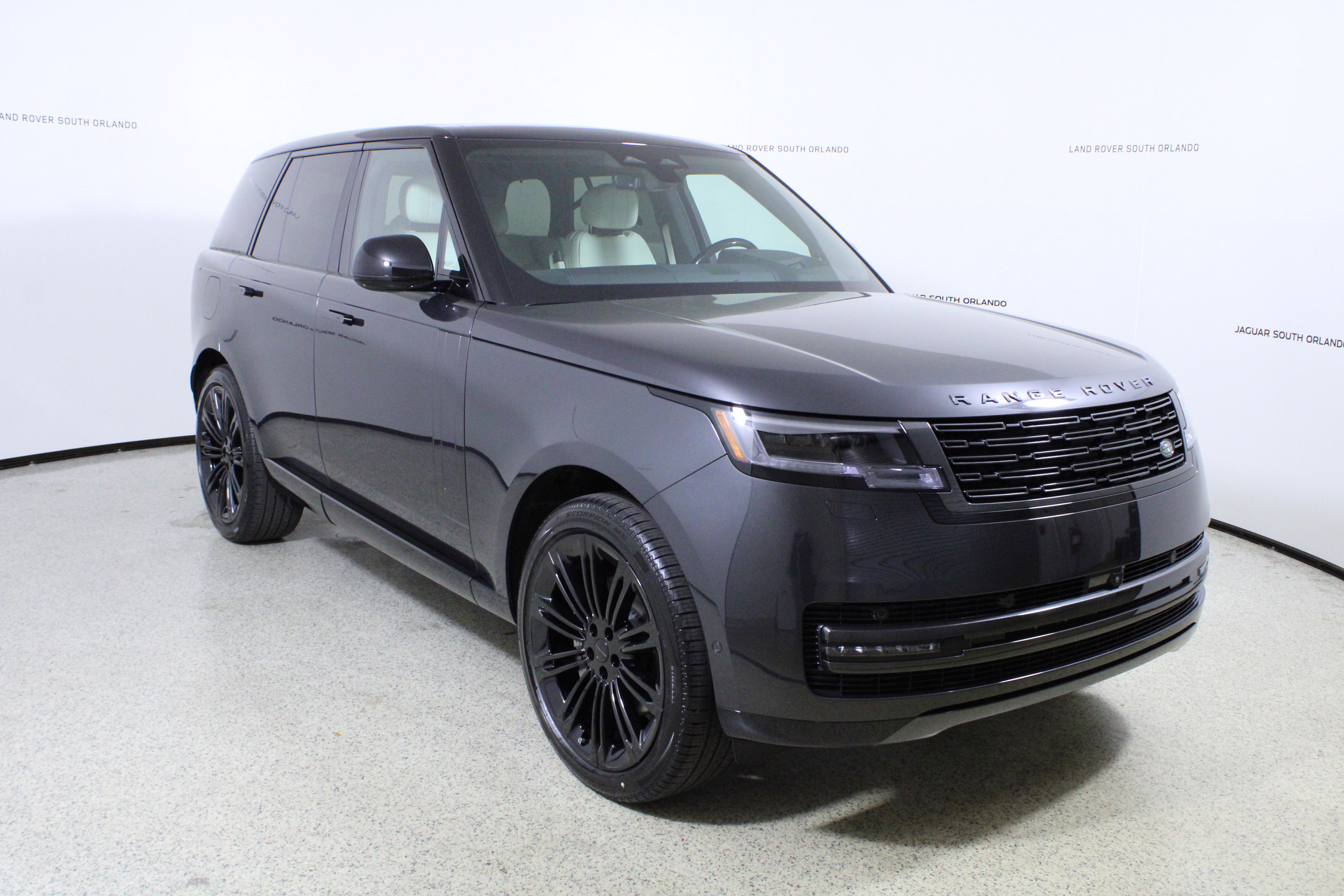 New 2026 Land Rover Range Rover SE image 3