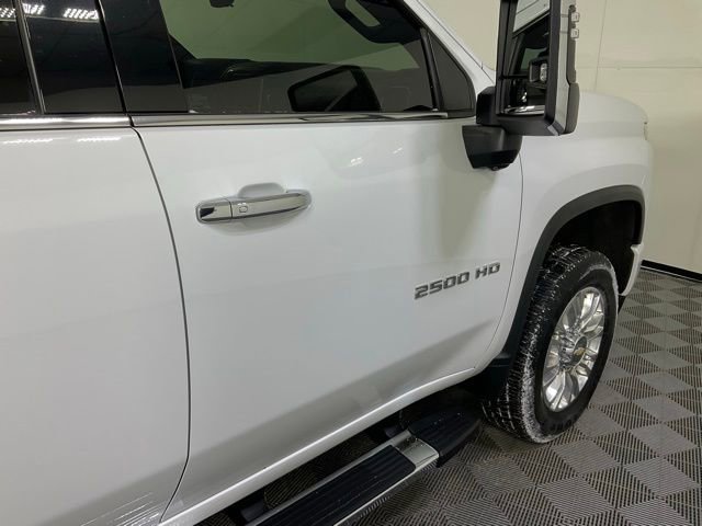 Used 2022 Chevrolet Silverado 2500 High Country image 9