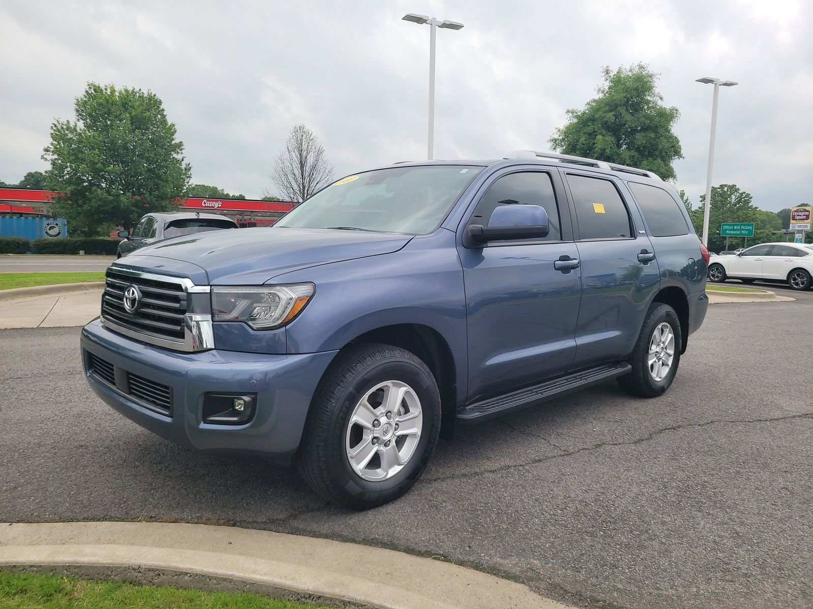 Used 2020 Toyota Sequoia SR5 w/ Carpet Mat Package (TMS) AWD/4WD image 7