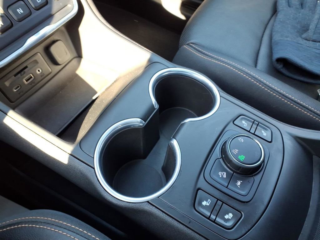 Used 2021 GMC Terrain SLT image 11