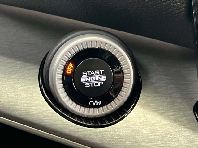 Used 2025 Jeep Wagoneer 4WD image 27