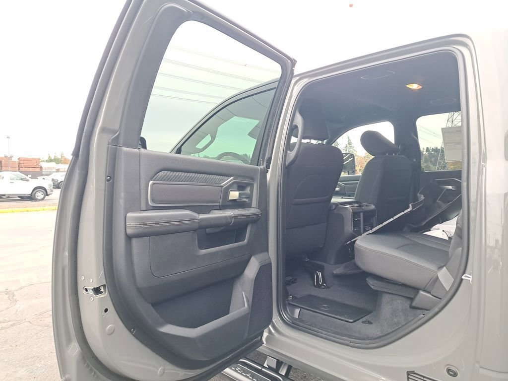 New 2026 RAM 2500 Big Horn AWD/4WD image 13