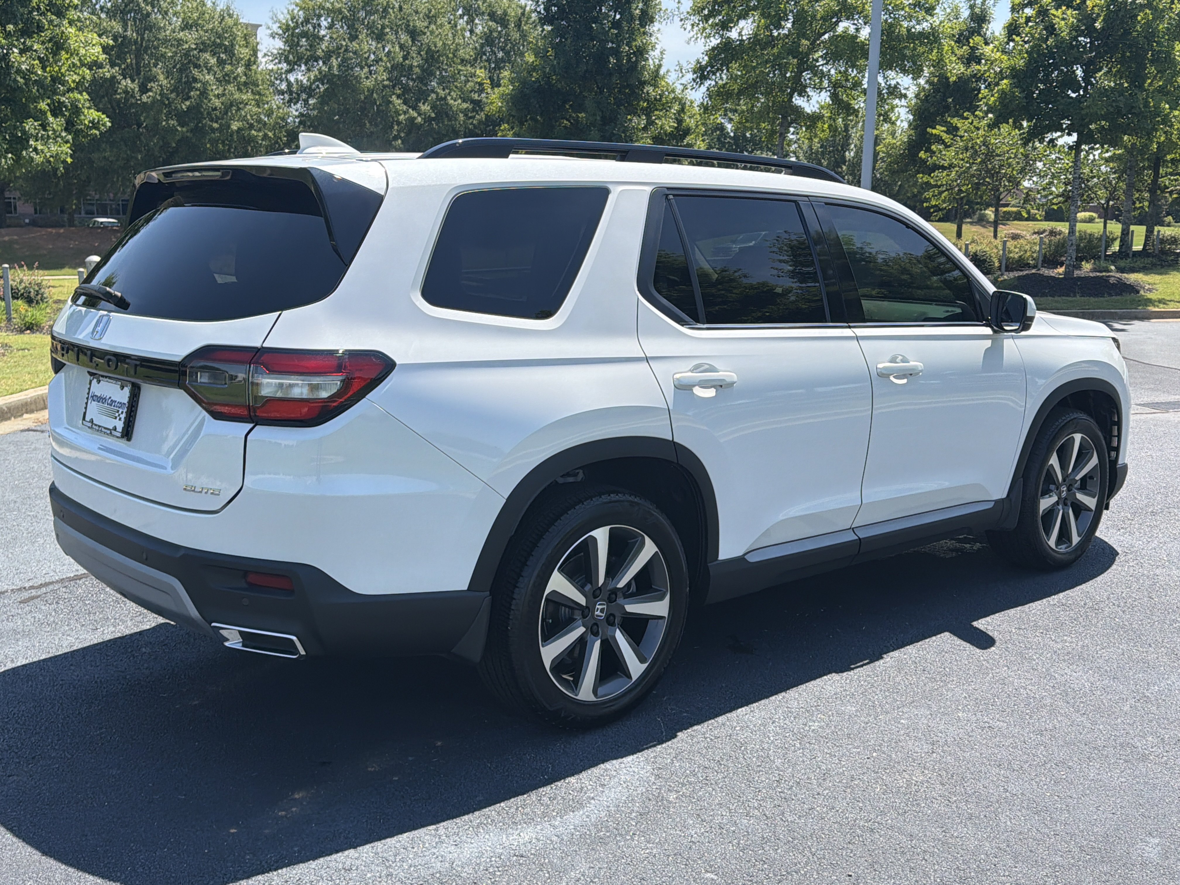 Used 2025 Honda Pilot Elite image 9