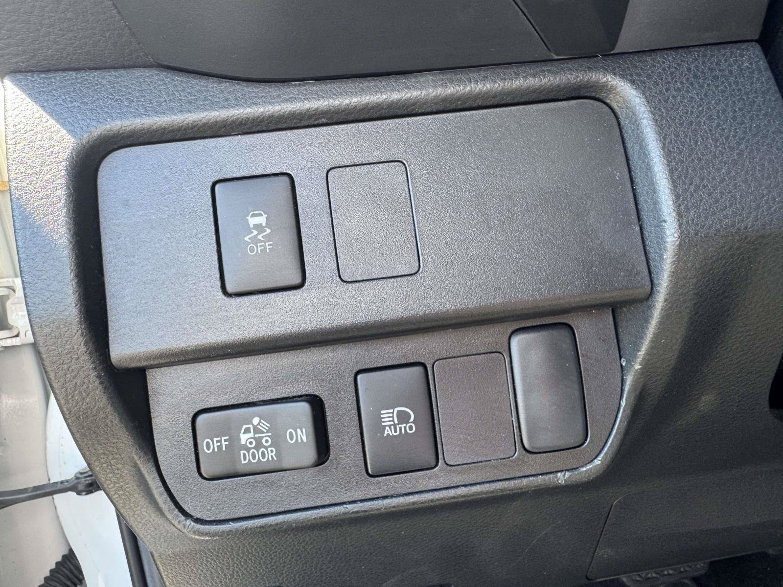 Used 2022 Toyota Tacoma SR AWD/4WD image 19