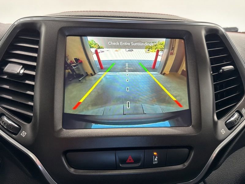 Used 2022 Jeep Cherokee Trailhawk w/ Sun, Sound & Nav Group AWD/4WD image 33