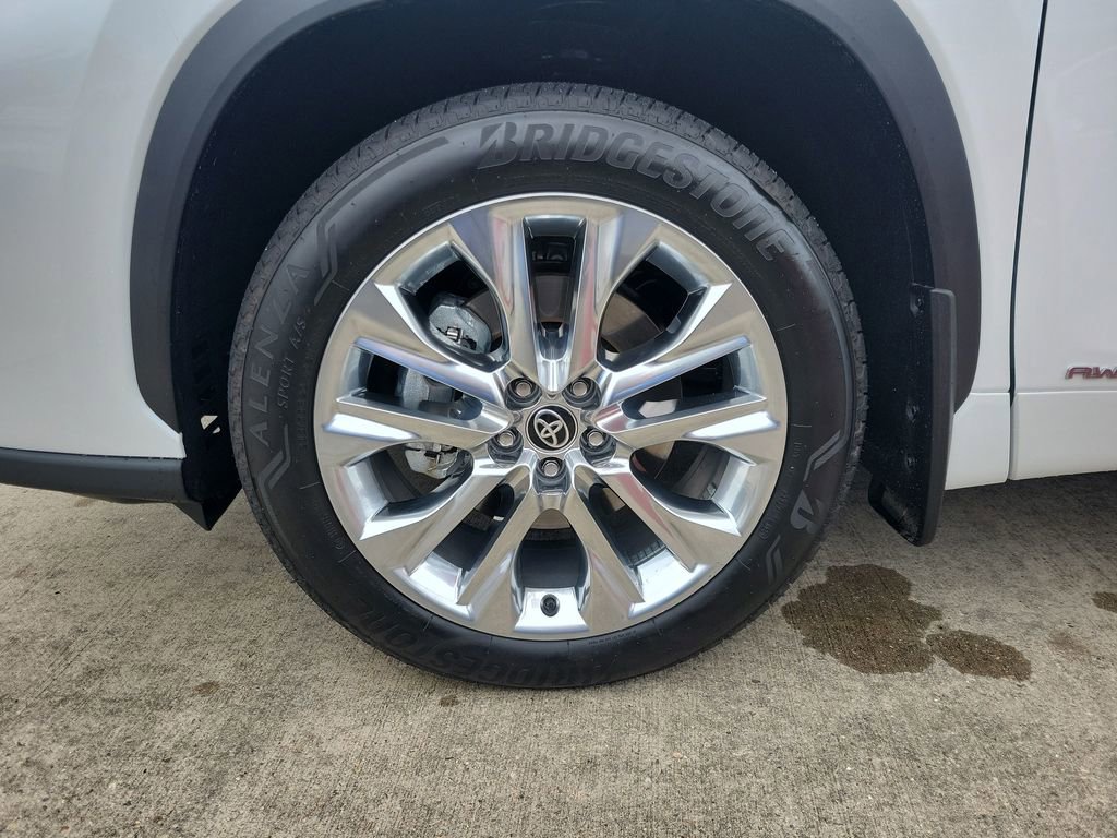 Certified 2026 Toyota Highlander Limited AWD/4WD image 41