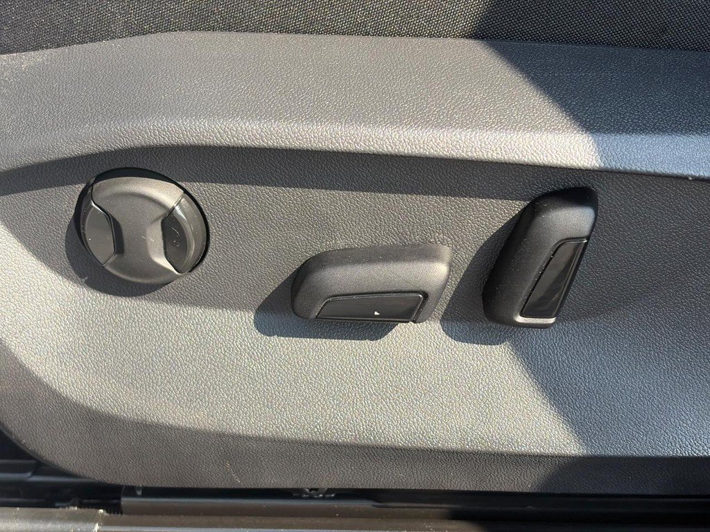 Certified 2023 Volkswagen Taos SEL AWD/4WD image 20